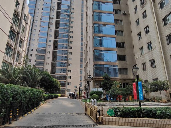 昆明官渡吳井路和平新村8號小區和平村環城南路協美醫院對面.